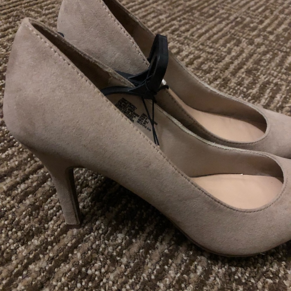 Suede nude pumps - Picture 2 of 3